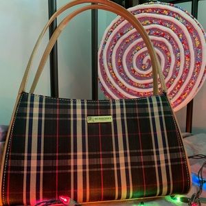 Burberry Hand or Shoulder Bag ❤️